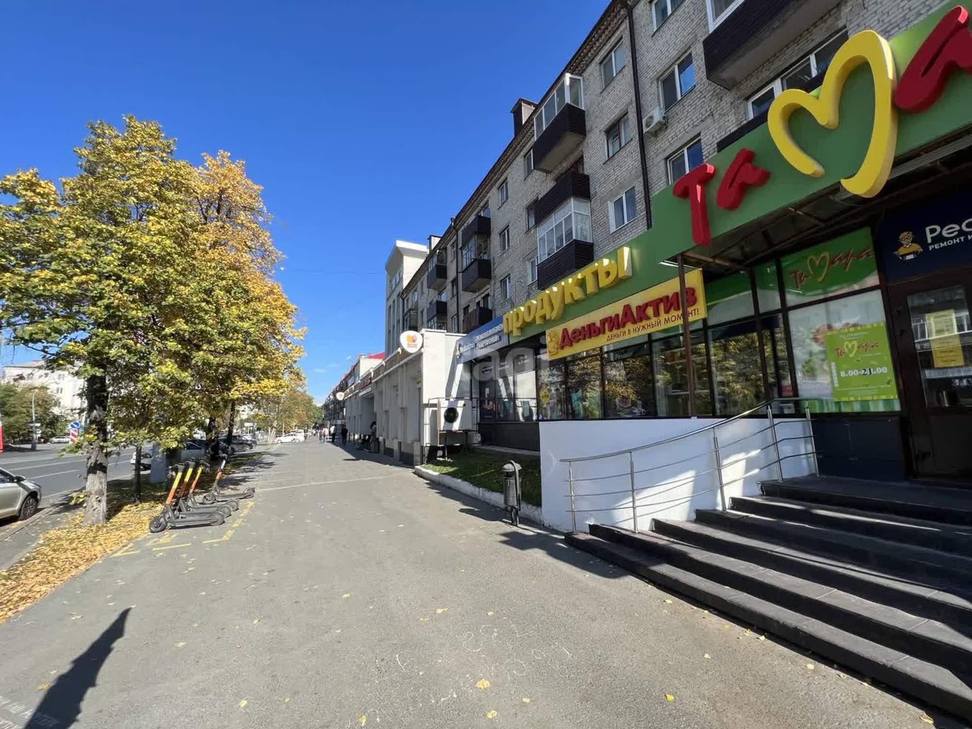 Купить торговое помещение за 90 000 000 рублей на Мельникайте 101/6