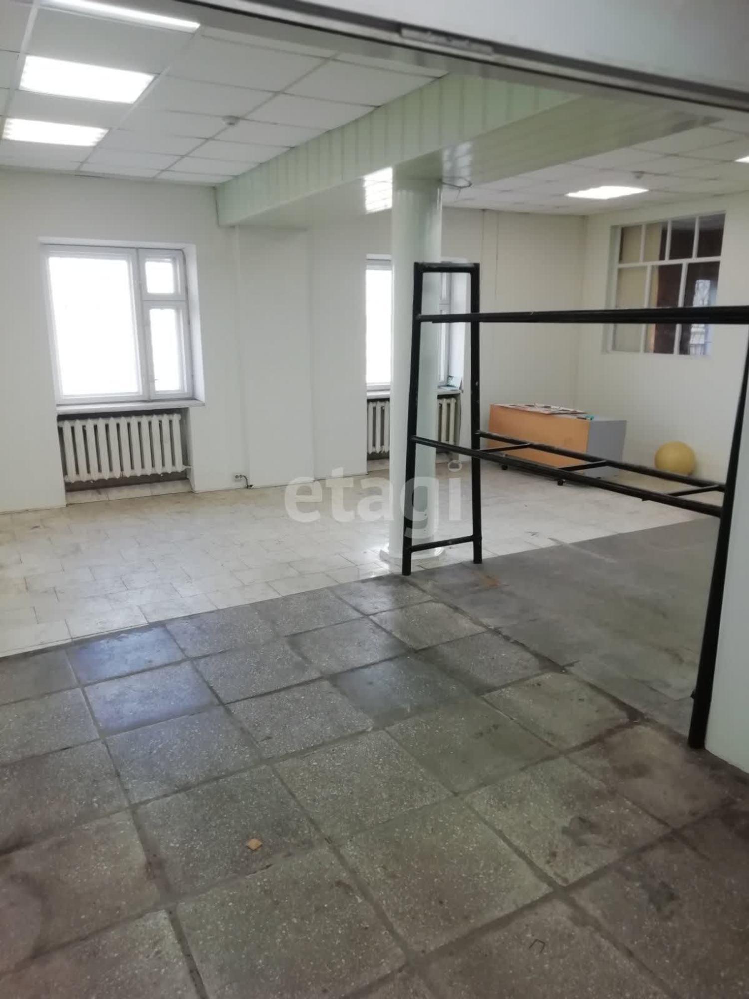 Сдать торговое помещение за 87 000 рублей на 14 км Тобольского тракта 1,2