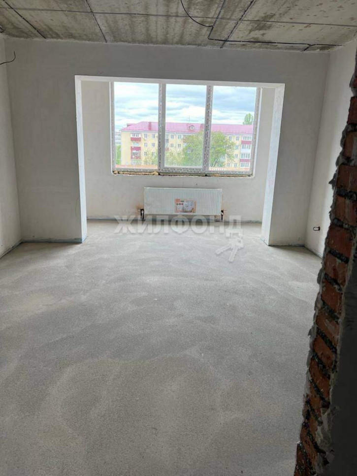 3-комн квартира Калинина улица, д.105