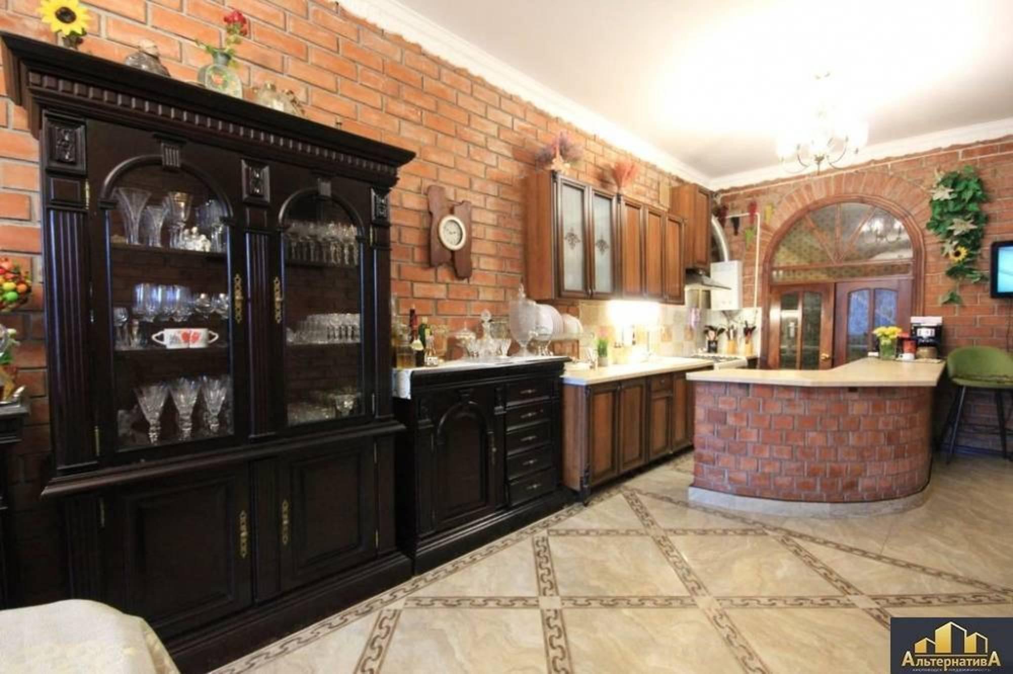 Купить дачу, дом, коттедж за 110 000 000 рублей на Чкалова ул.
