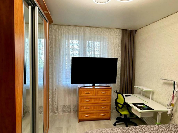 3-комн квартира Есенина улица, 50Б