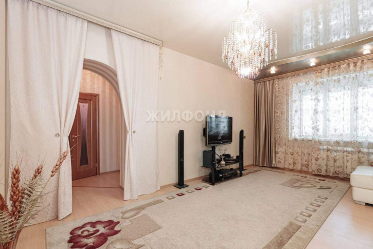 3-комн квартира Кошурникова улица, д.8
