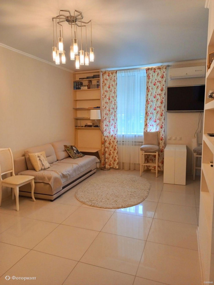 2-комн квартира Космонавтов наб, 1