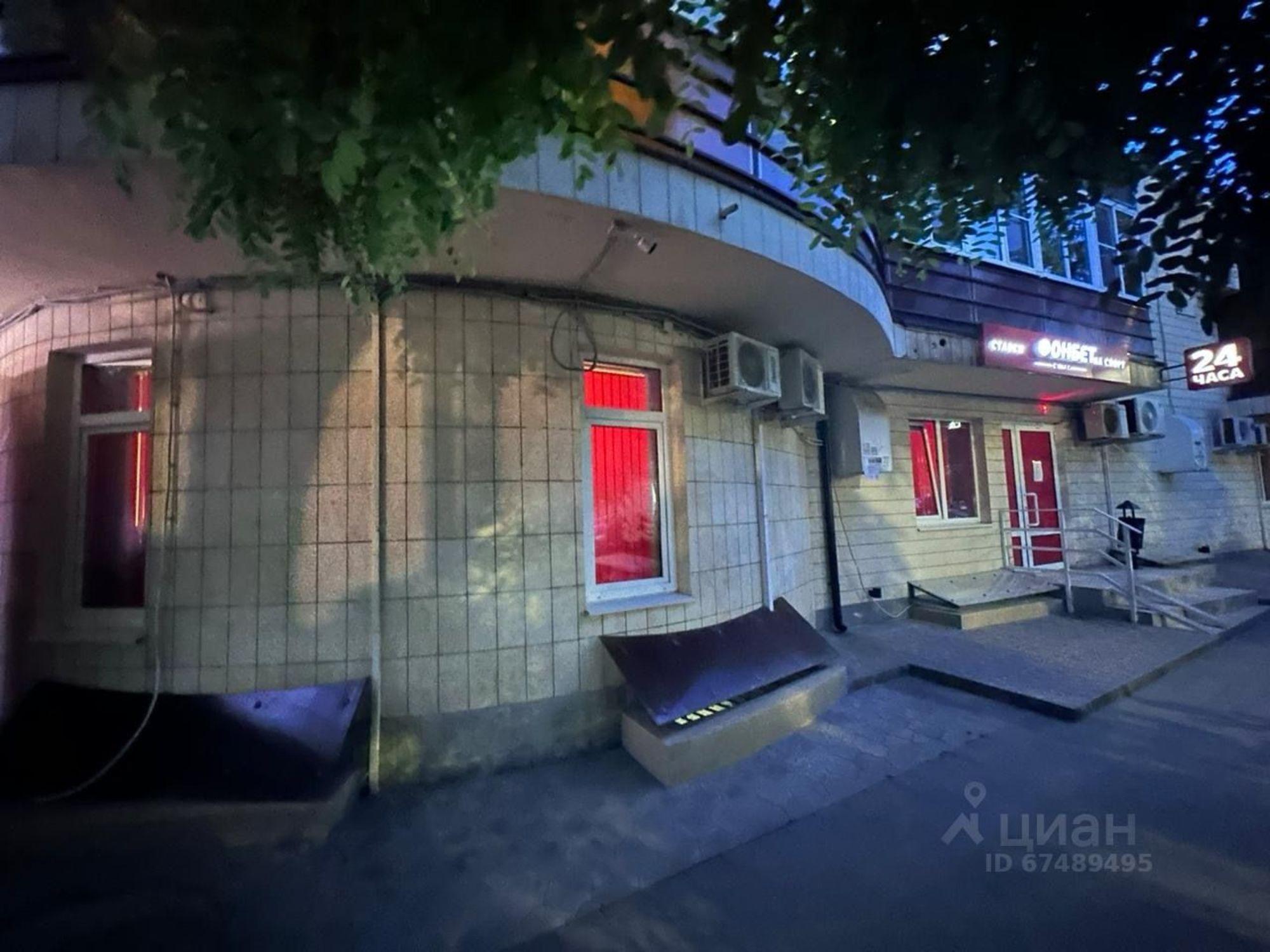Купить торговое помещение за 36 999 000 рублей на Крымская улица, 107