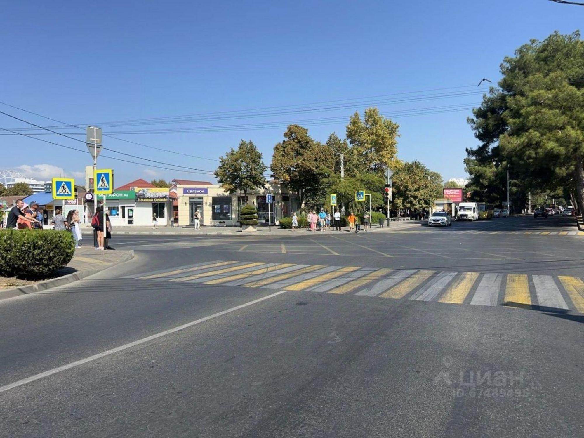 Купить торговое помещение за 36 999 000 рублей на Крымская улица, 107