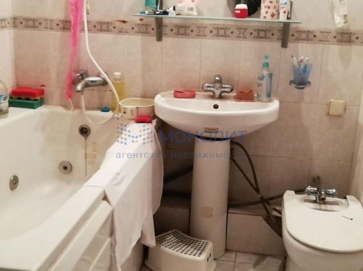 4-комн квартира Вятская ул, 3