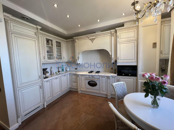 3-комн квартира Короленко ул, 19б
