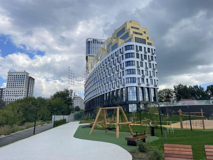 4-комн квартира Енисейская ул, 1а