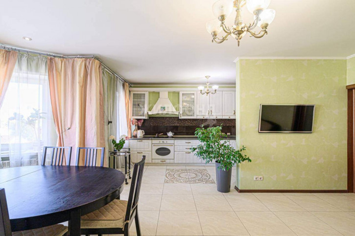 4-комн квартира Вертковская улица, д.42