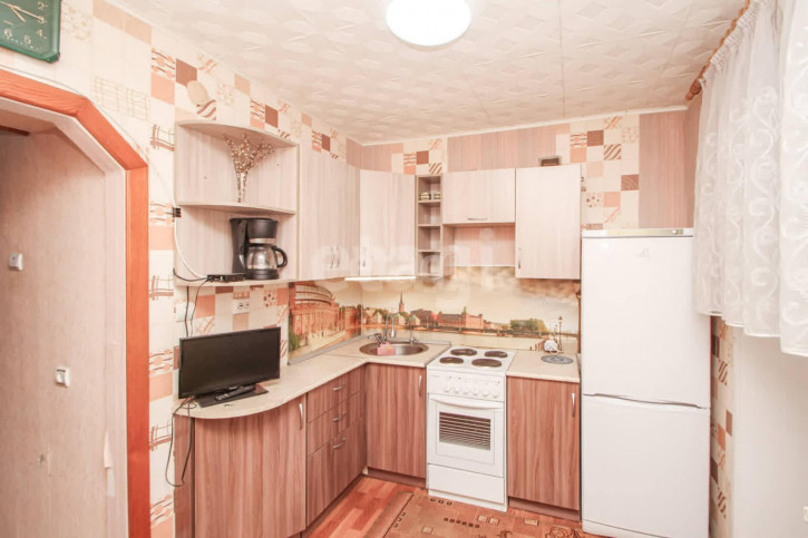 1-комн квартира Шишкова, 54