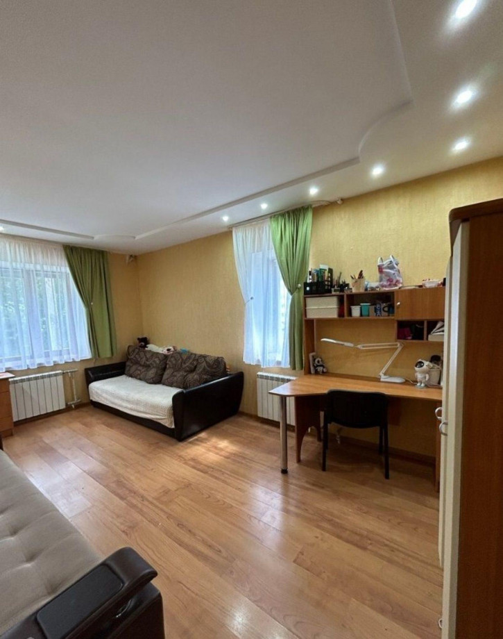 3-комн квартира Лаврова ул, 14
