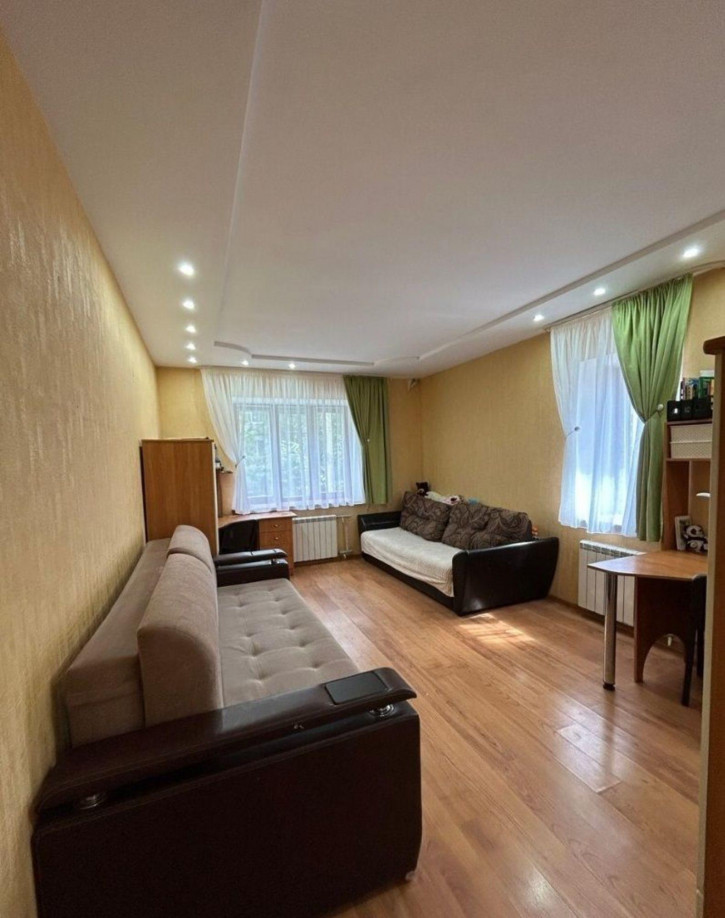 3-комн квартира Лаврова ул, 14