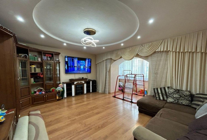 3-комн квартира Лаврова ул, 14