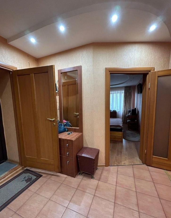 3-комн квартира Лаврова ул, 14
