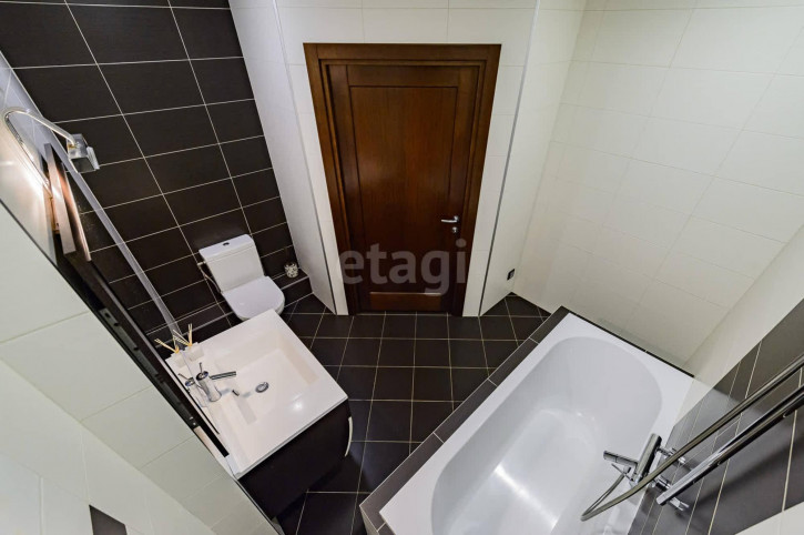 3-комн квартира Токарей, 68