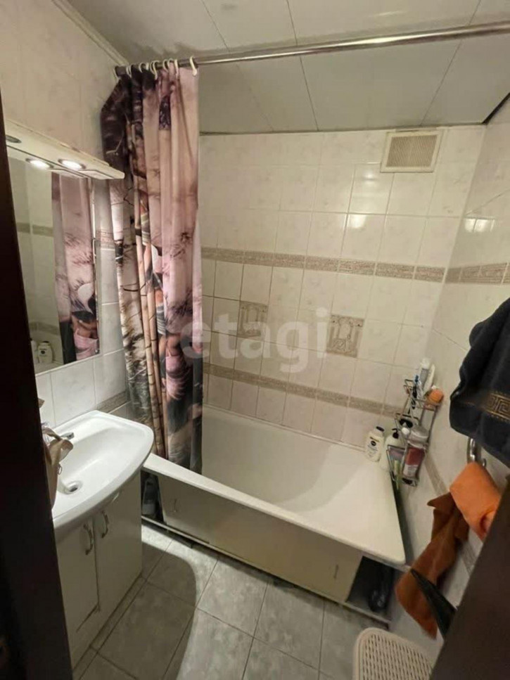 3-комн квартира Островского, 25