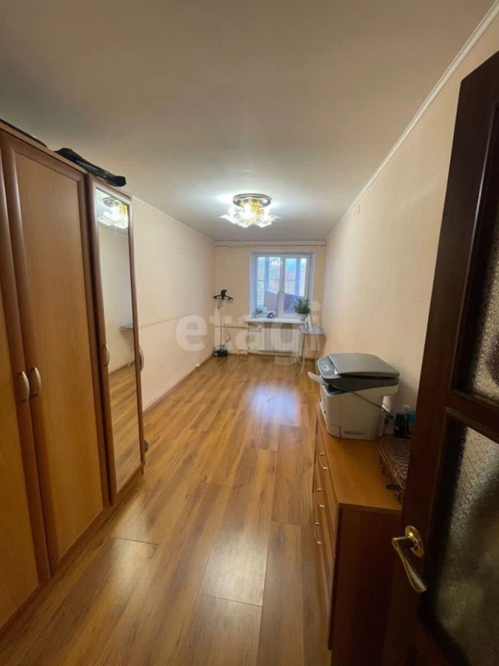 3-комн квартира Островского, 25