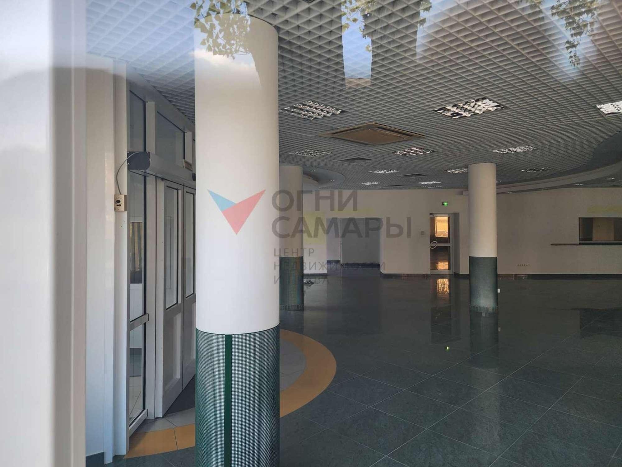 Купить торговое помещение за 80 000 000 рублей на Ленина проспект, 14
