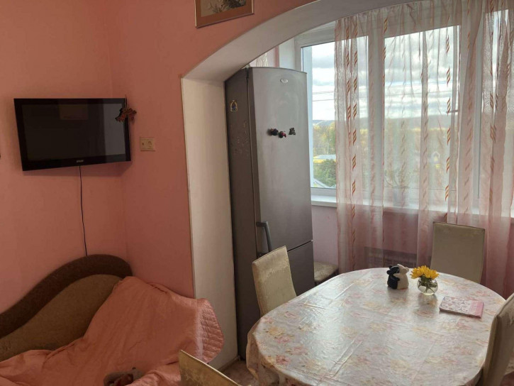 3-комн квартира Парижской Коммуны улица, 32