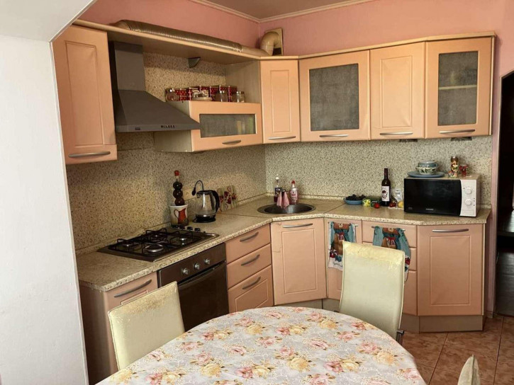 3-комн квартира Парижской Коммуны улица, 32