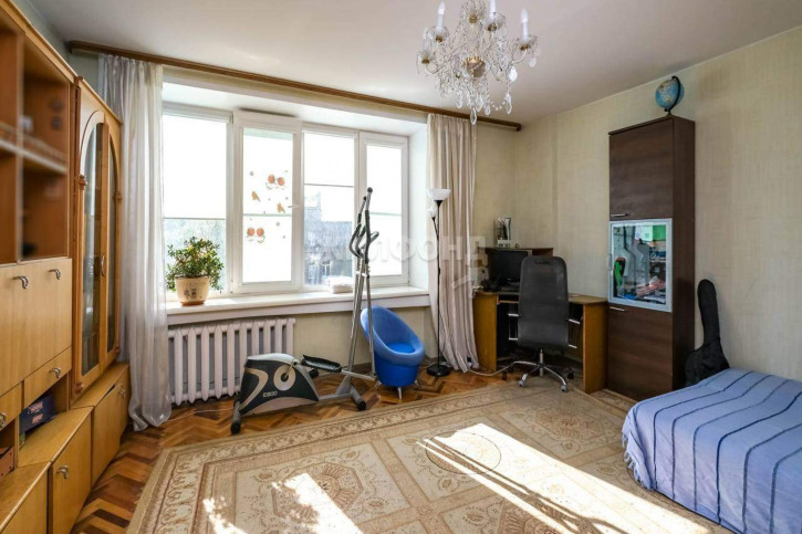 4-комн квартира Гоголя улица, д.6
