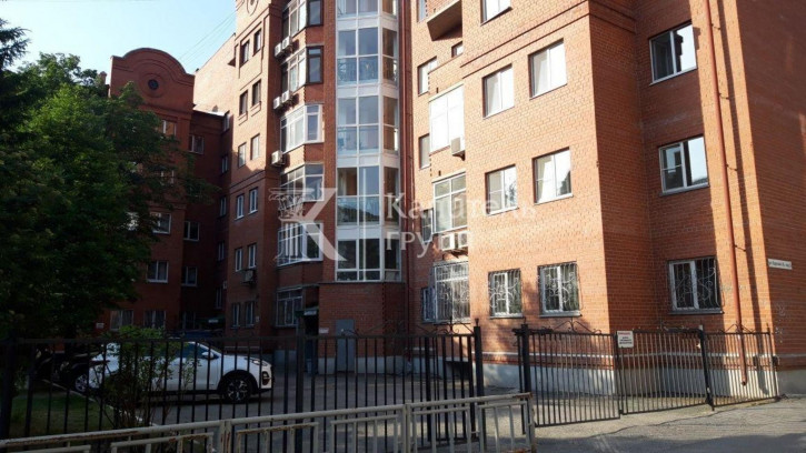 4-комн квартира ул Карская, 36