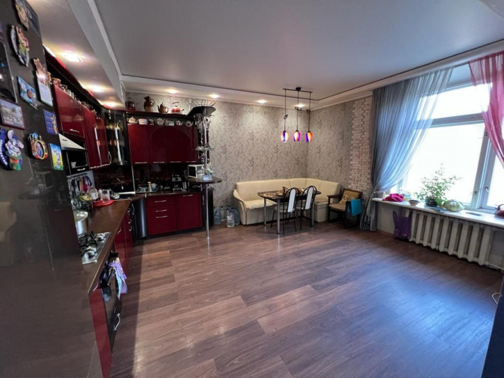 4-комн квартира Кирова ул, 5