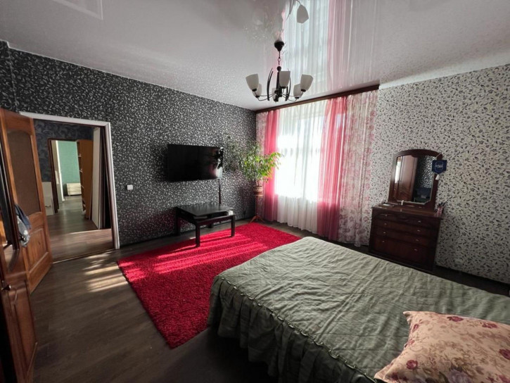 4-комн квартира Кирова ул, 5