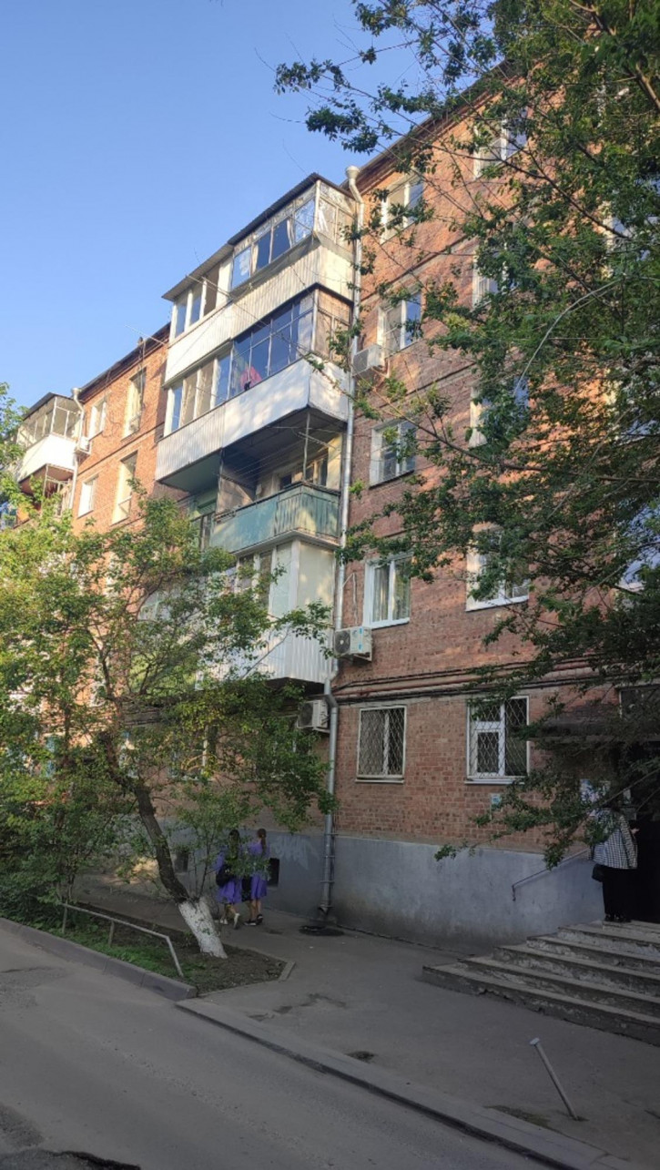 3-комн квартира проспект 40-летия Победы,63/5