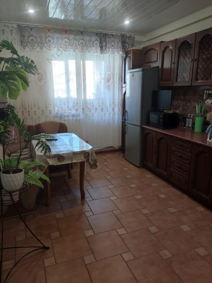 3-комн квартира Чекистов пр-кт, 42