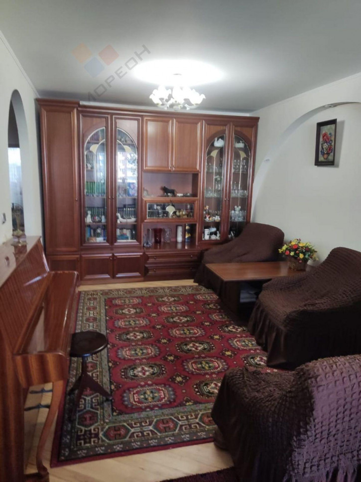 3-комн квартира Чекистов пр-кт, 42