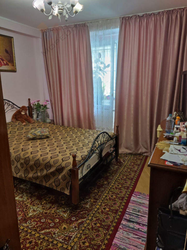 3-комн квартира Чекистов пр-кт, 42