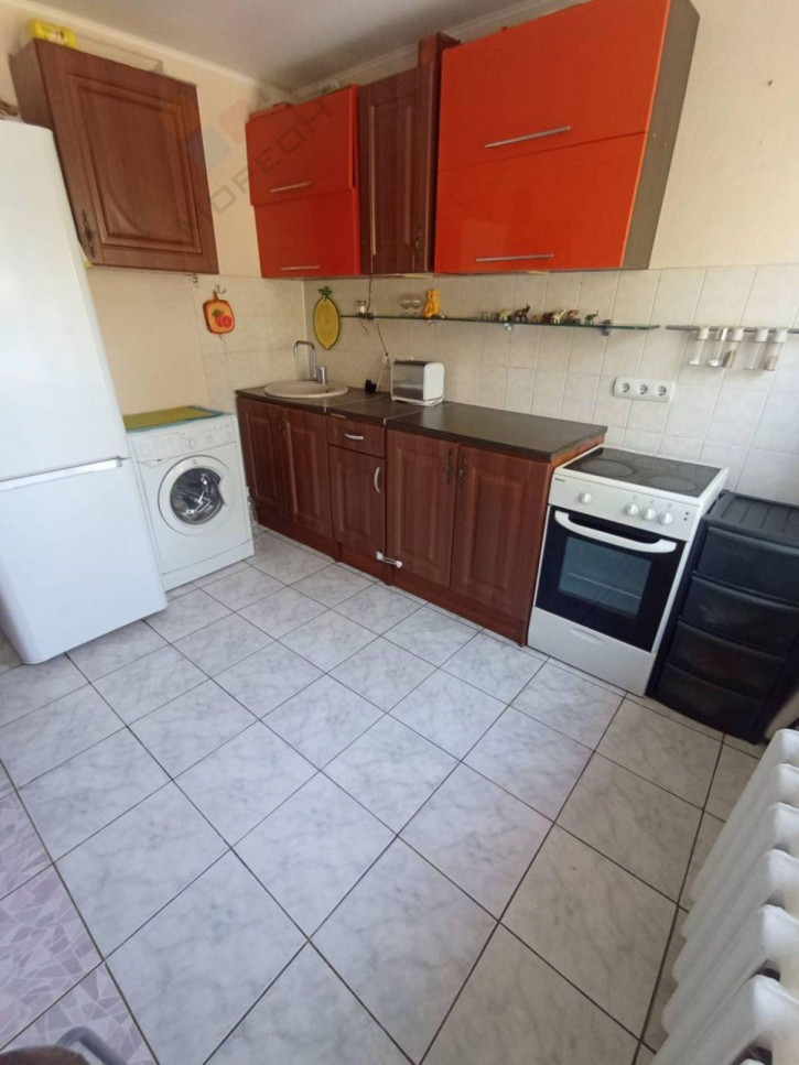 2-комн квартира Благоева ул, 8