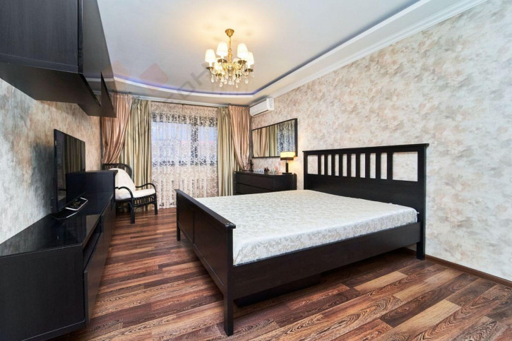 3-комн квартира Дзержинского ул, 211