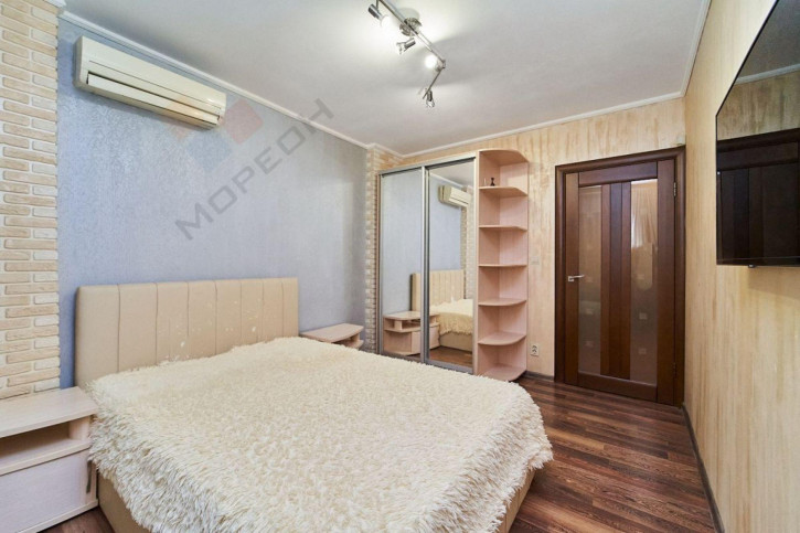 3-комн квартира Дзержинского ул, 211