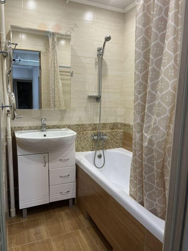 3-комн квартира Думенко ул, 4