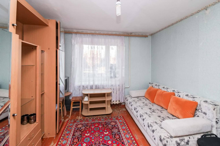 Комната Республики, 210