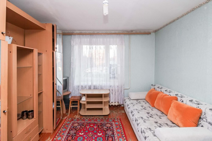 Комната Республики, 210