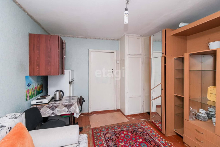 Комната Республики, 210