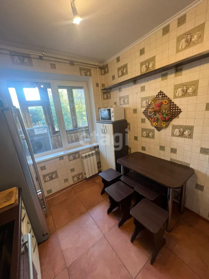 3-комн квартира Камчатская, 37