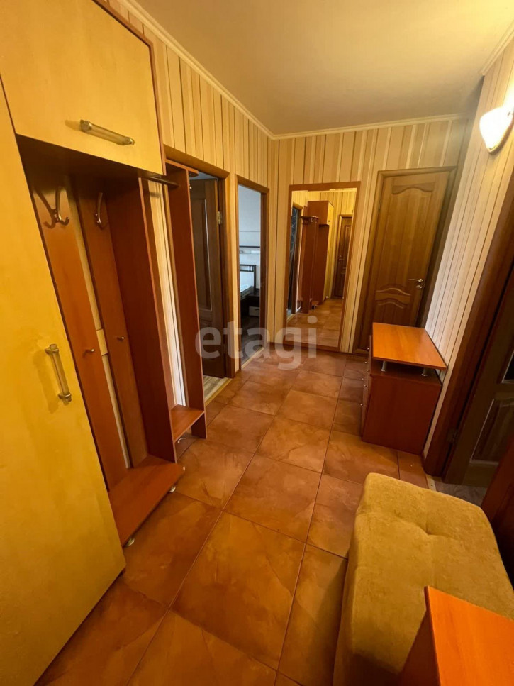 3-комн квартира Камчатская, 37