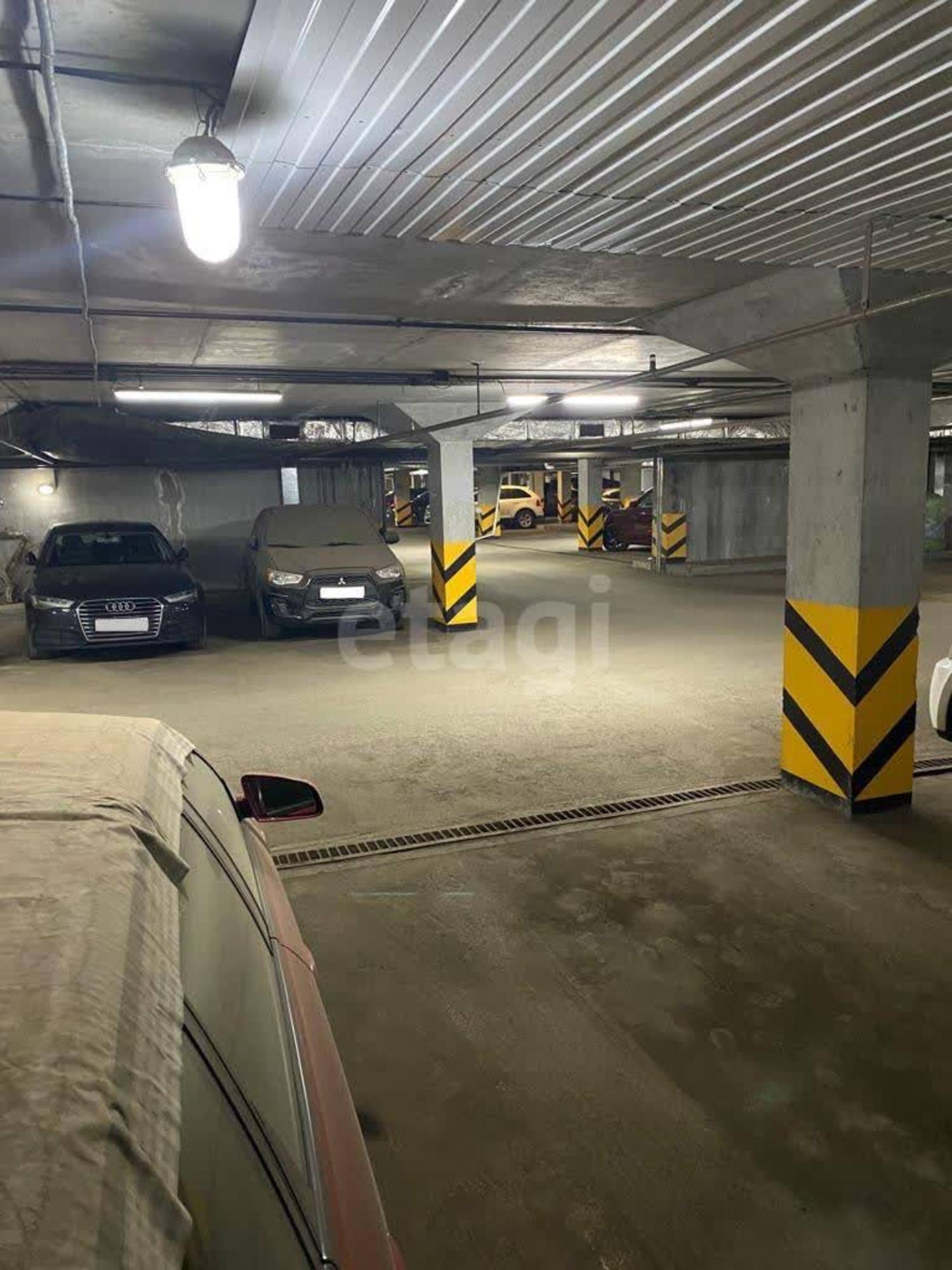 Купить гараж, место в паркинге за 2 100 000 рублей на Маршала Жукова 13