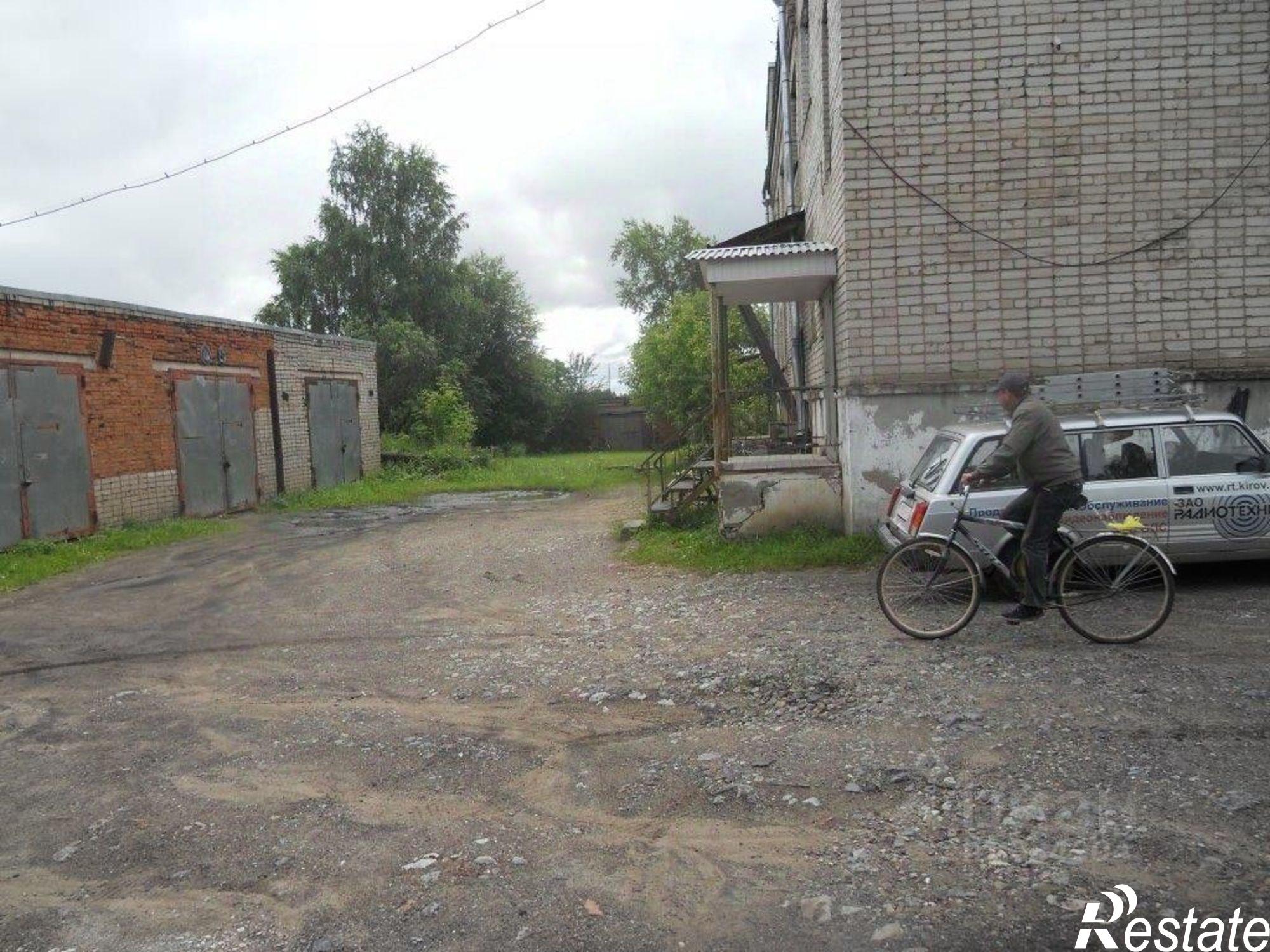 Сдать гараж, место в паркинге за 5 850 рублей на площадь Победы, 2