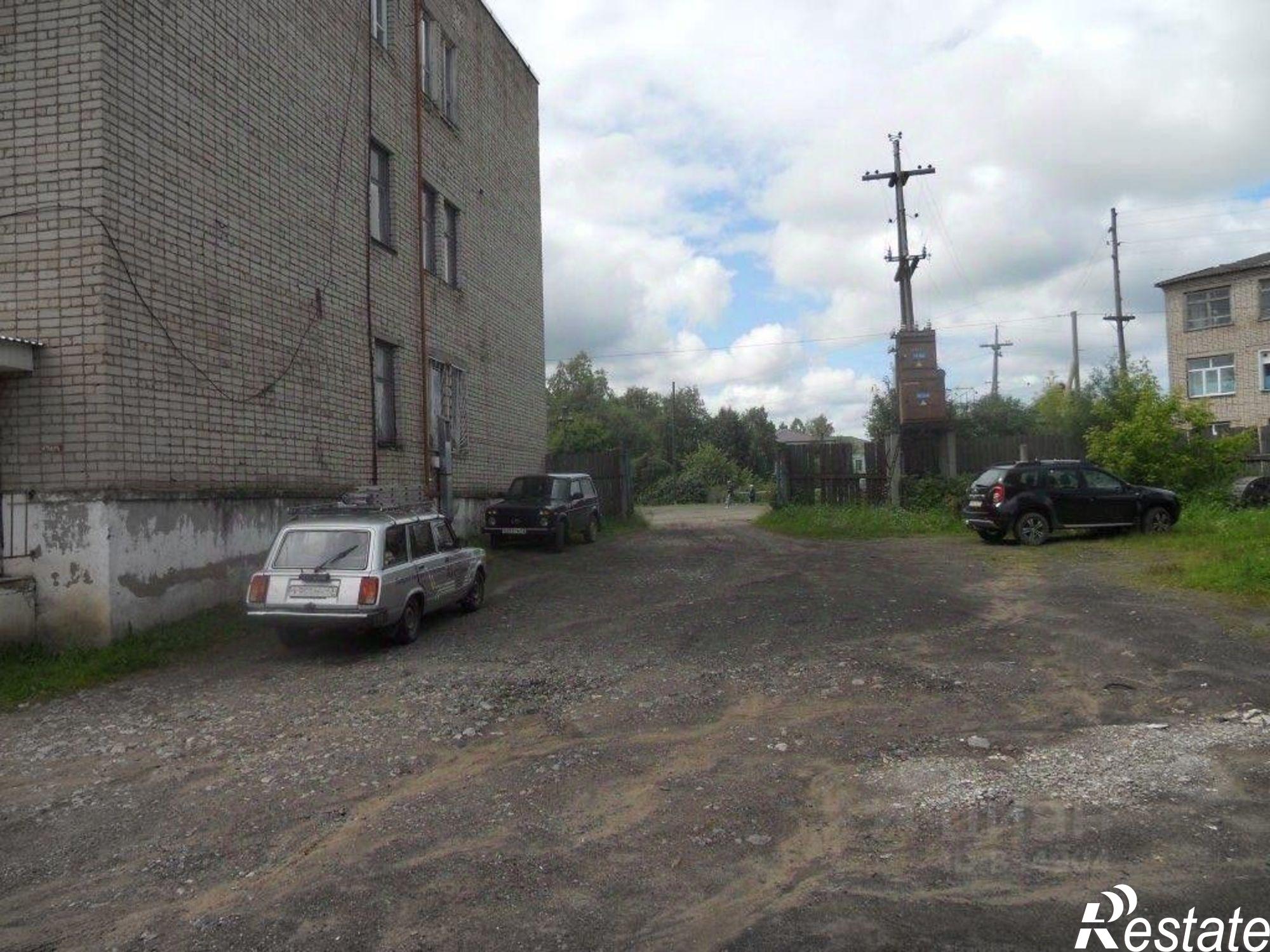 Сдать гараж, место в паркинге за 5 850 рублей на площадь Победы, 2