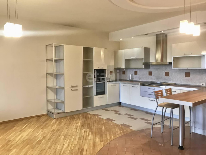 3-комн квартира Республики, 14