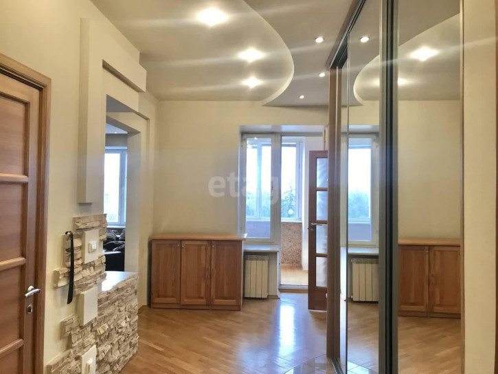 3-комн квартира Республики, 14