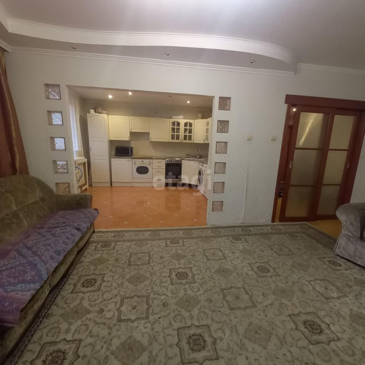 4-комн квартира Широтная, 83