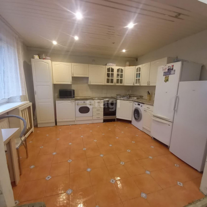 4-комн квартира Широтная, 83