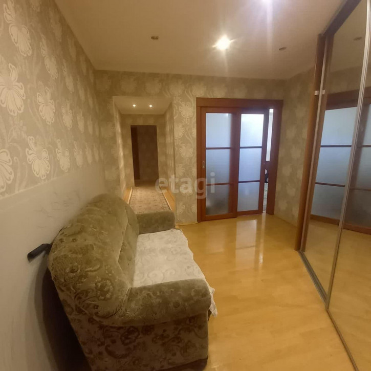 4-комн квартира Широтная, 83
