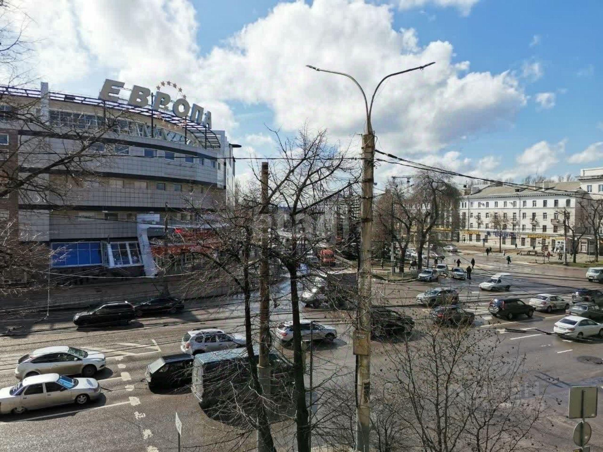 Сдать комнату за 8 000 рублей на улица 20-летия Октября, 92